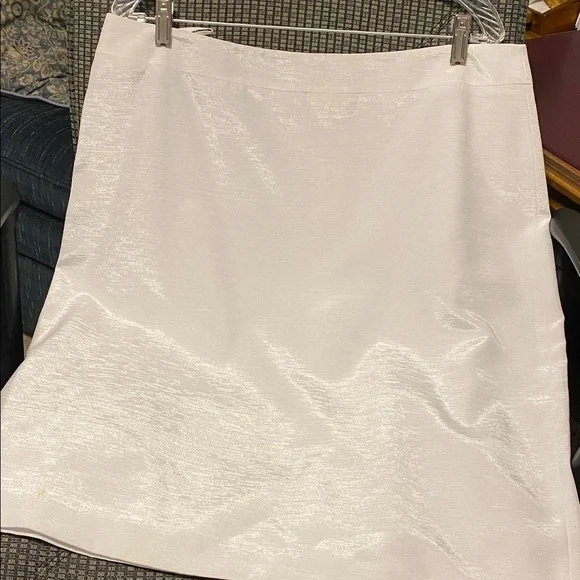 White suit - Picture 3 of 4